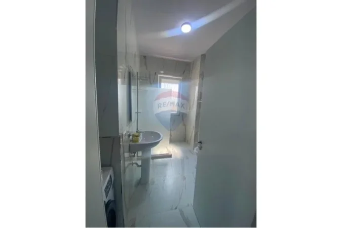Tirane, jepet me qera apartament 1+1 Kati 9, 47 m² 500 € (Rruga Lucie Miloti)