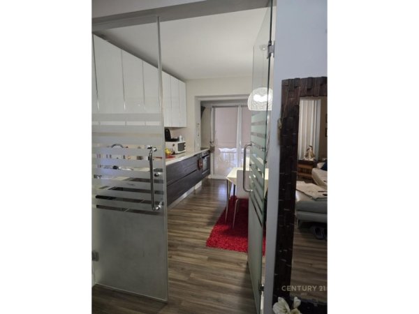 Tirane, shitet apartament 3+1 Kati 3, 115 m² 380.000 € (Bllok)