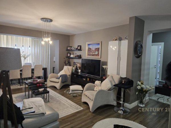 Tirane, shitet apartament 3+1 Kati 3, 115 m² 380.000 € (Bllok)