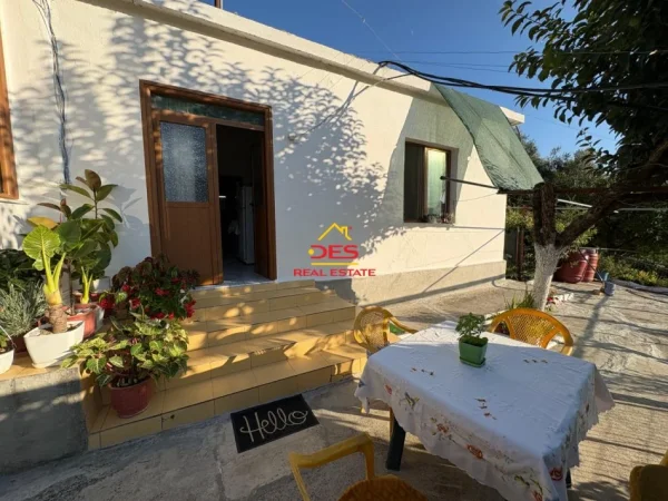 Vlore, shitet shtepi 2+1+Ballkon Kati 0, 107 m² 90.000 € (Rruga Mitaq Sallata ,Vlorë)