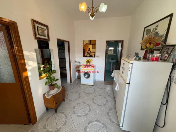 Vlore, shitet shtepi 2+1+Ballkon Kati 0, 107 m² 90.000 € (Rruga Mitaq Sallata ,Vlorë)