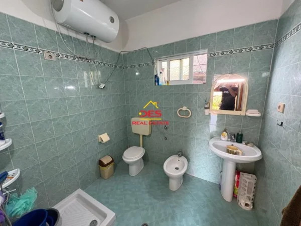 Vlore, shitet shtepi 2+1+Ballkon Kati 0, 107 m² 90.000 € (Rruga Mitaq Sallata ,Vlorë)