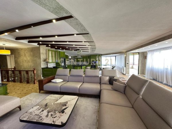 Tirane, shitet apartament+verande | Penthouse 3+1 Kati 7, 330 m² 800.000 € (Kompleksi Dinamo)