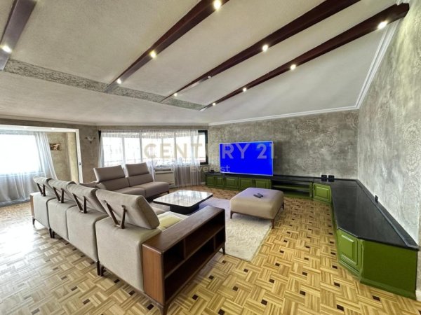 Tirane, shitet apartament+verande | Penthouse 3+1 Kati 7, 330 m² 800.000 € (Kompleksi Dinamo)