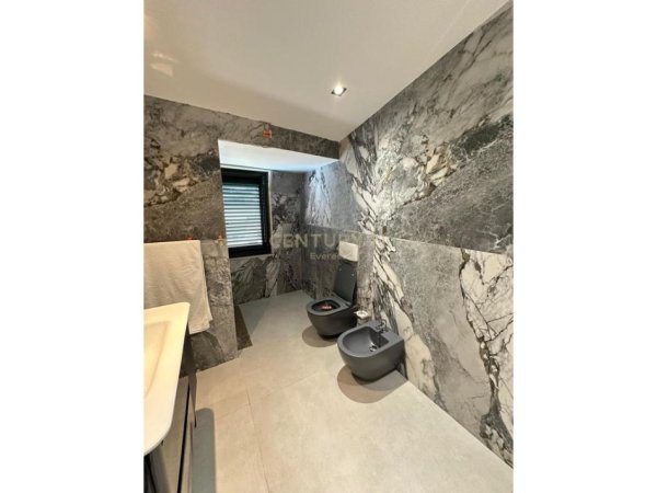Tirane, shitet apartament+verande | Penthouse 3+1 Kati 7, 330 m² 800.000 € (Kompleksi Dinamo)