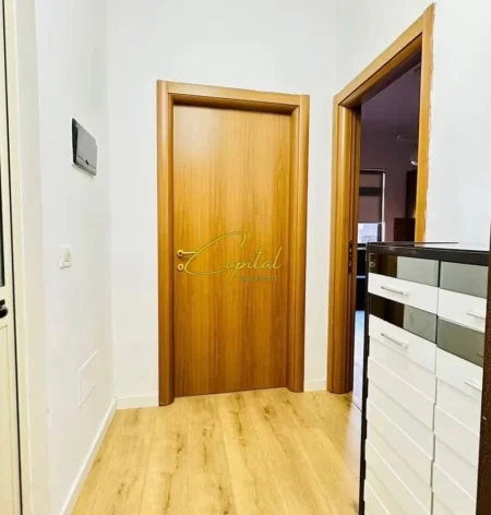 Tirane, jepet me qera apartament 1+1 Kati 1, 62 m² 650 € (QENDER)