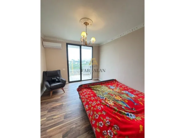 Tirane, shitet apartament 2+1+2 Kati 2, 260.000 € (Liqeni i Tiranes)