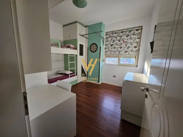 Tirane, jepet me qera apartament 2+1+Ballkon Kati 4, 72 m² 600 € (ISH FRIGORIFERI)