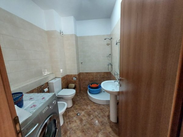 Tirane, jepet me qera apartament 1+1 Kati 2, 74 m² 550 € (Delijorgji)