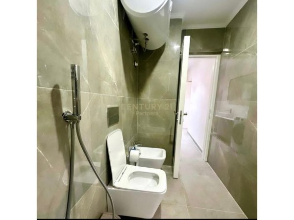 Tirane, shitet apartament 2+1 Kati 1, 93 m² 270.000 € (Bllok)