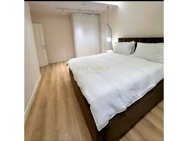Tirane, shitet apartament 2+1 Kati 1, 93 m² 270.000 € (Bllok)