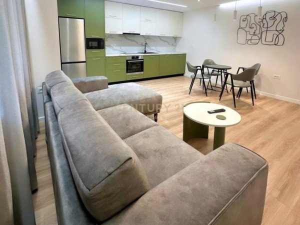 Tirane, shitet apartament 2+1 Kati 1, 93 m² 270.000 € (Bllok)