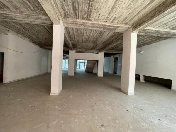 Tirane, jepet me qera ambjent biznesi Kati 0, 1.000 m² (Komuna e parisit)