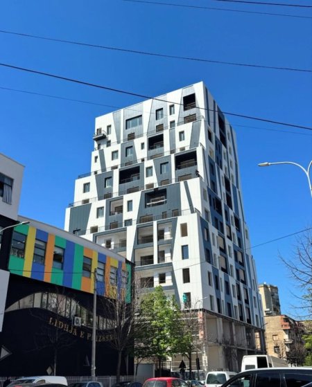 Tirane, shitet apartament 2+1 Kati 5, 104 m² 292.000 € (RRUGA BARRIKADAVE)