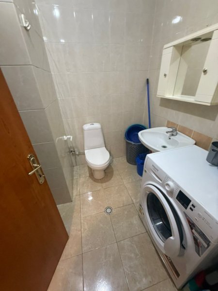 Tirane, jepet me qera apartament 1+1+Ballkon Kati 3, 53 m² 450 € (Rruga Asim Vokshi)
