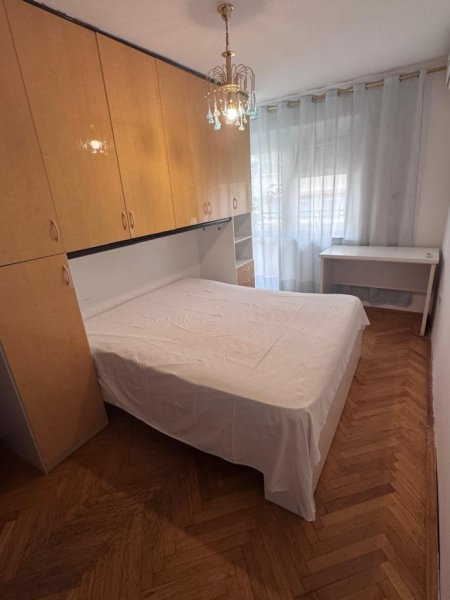 Tirane, jepet me qera apartament 5+1+Ballkon Kati 5, 102 m² 900 € 