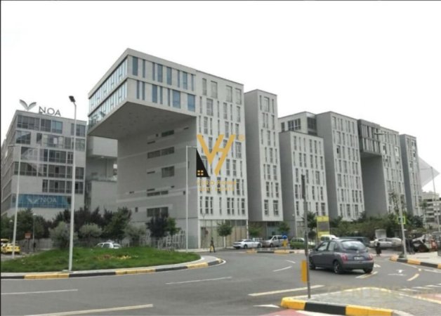 Tirane, jepet me qera apartament 1+1+Ballkon Kati 4, 95 m² 1.000 € (KOMUNA E PARISIT)