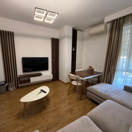 Tirane, jepet me qera apartament 1+1 Kati 6, 60 m² 550 € (FUSHA AVIACIONIT)