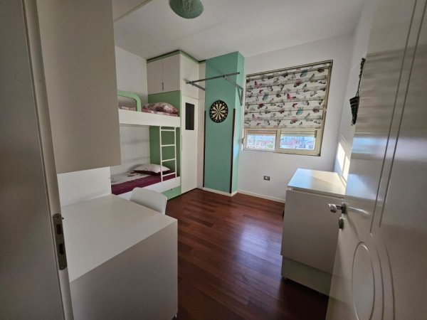 Tirane, jepet me qera apartament 2+1+Ballkon Kati 4, 73 m² 600 € (SIRI KODRA)