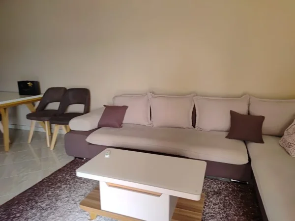 Tirane, jepet me qera apartament 1+1 Kati 5, 350 € 