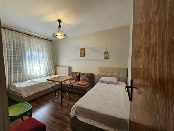 Tirane, jepet me qera apartament 4+1 , 120 m² 800€ (Rruga Mine Peza)