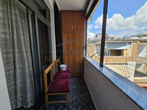 Tirane, jepet me qera apartament 4+1 , 120 m² 800€ (Rruga Mine Peza)