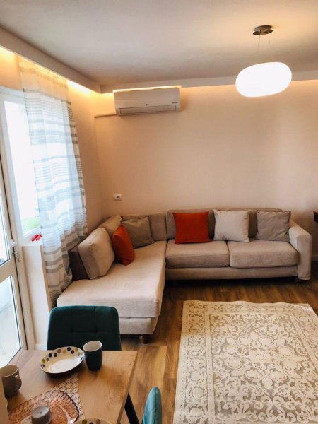 Tirane, jepet me qera apartament 1+1+Ballkon Kati 5, 65 m² 650 € (MINE PEZA)