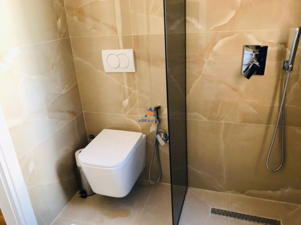 Tirane, jepet me qera apartament 1+1+Ballkon Kati 5, 65 m² 650 € (Mine Peza)