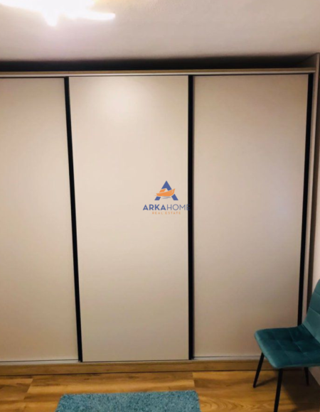Tirane, jepet me qera apartament 1+1+Ballkon Kati 5, 65 m² 650 € (Mine Peza)