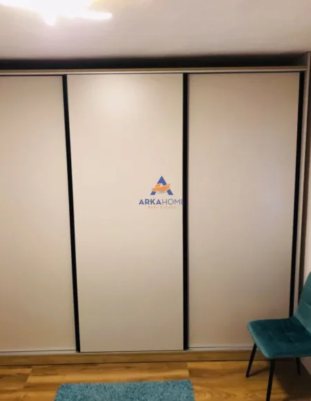 Tirane, jepet me qera apartament 1+1+Ballkon Kati 5, 65 m² 650 € (Mine Peza)