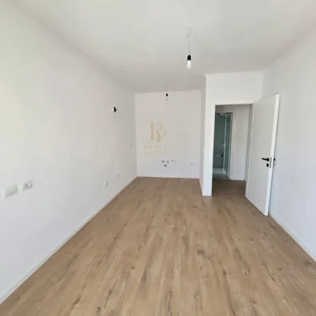 Tirane, shitet apartament 2+1+Ballkon Kati 5, 56 m² 128.000 € (Don Bosko)