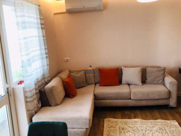 Tirane, jepet me qera apartament 1+1+Ballkon Kati 5, 65 m² 650 € (Mine Peza)
