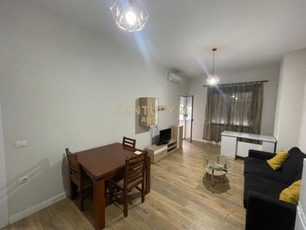 Tirane, jepet me qera apartament 1+1 Kati 2, 58 m² 400 € (Materniteti i Ri)