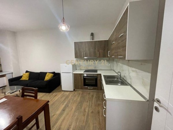 Tirane, jepet me qera apartament 1+1 Kati 2, 58 m² 400 € (Materniteti i Ri)