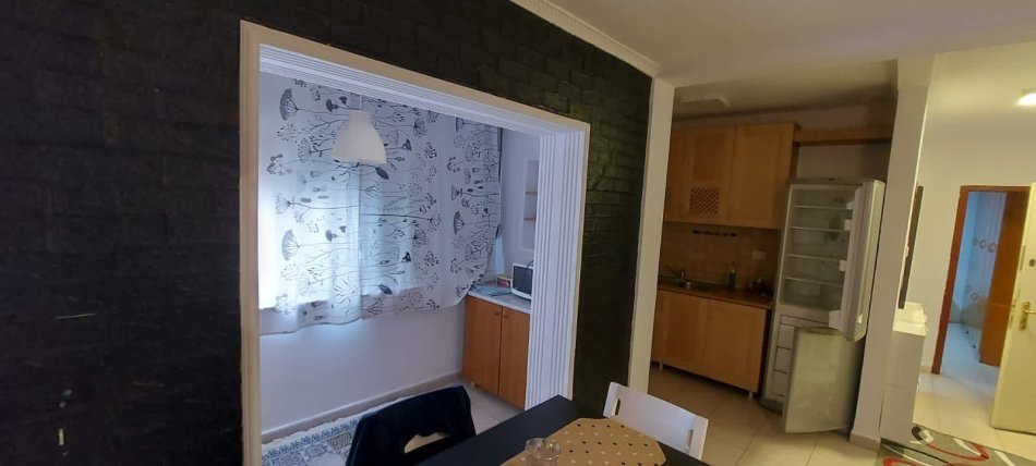 Tirane, jepet me qera apartament 2+1+Ballkon Kati 5, 80 m² 380 € (Ali Demi)