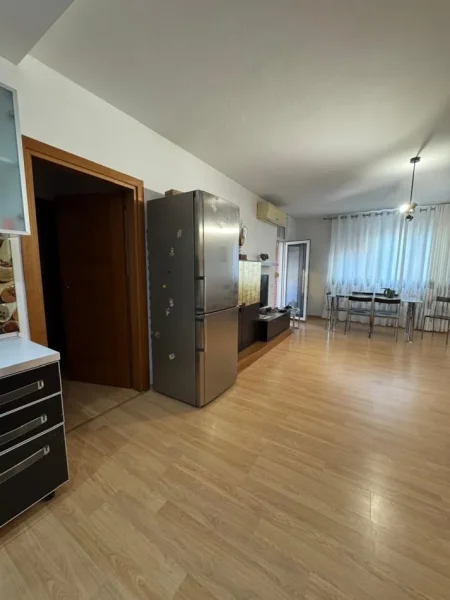 Tirane, jepet me qera apartament 2+1 Kati 3, 105 m² 600 € (Kodra Diellit 1)