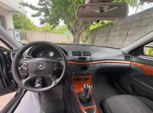 Tirane, shes makine Mercedes Benz Nafte, e zeze manuale Kondicioner 225.000 km 5.500 €