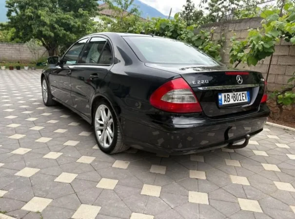 Tirane, shes makine Mercedes Benz Nafte, e zeze manuale Kondicioner 225.000 km 5.500 €