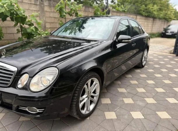 Tirane, shes makine Mercedes Benz Nafte, e zeze manuale Kondicioner 225.000 km 5.500 €