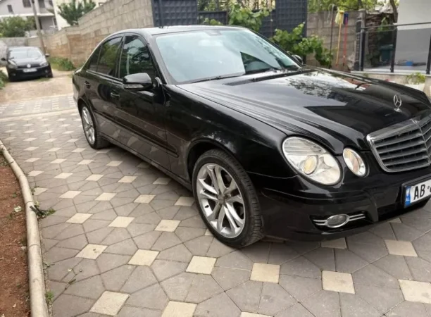 Tirane, shes makine Mercedes Benz Nafte, e zeze manuale Kondicioner 225.000 km 5.500 €