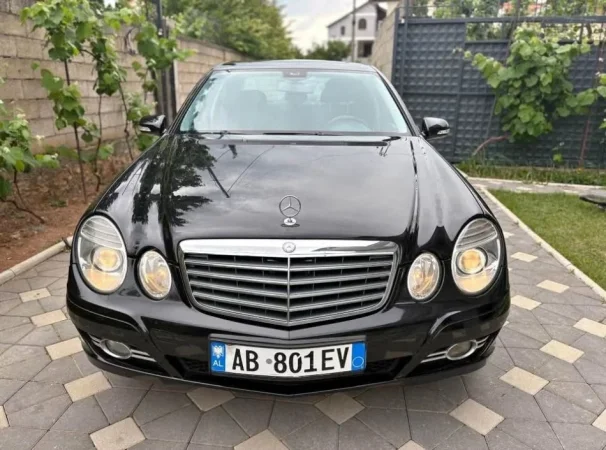 Tirane, shes makine Mercedes Benz Nafte, e zeze manuale Kondicioner 225.000 km 5.500 €