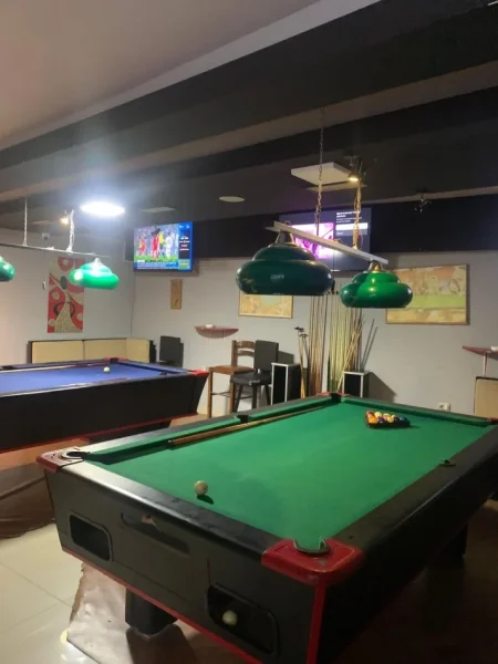 Tirane, shitet dyqan Kati 0, 110 m² 275.000 €