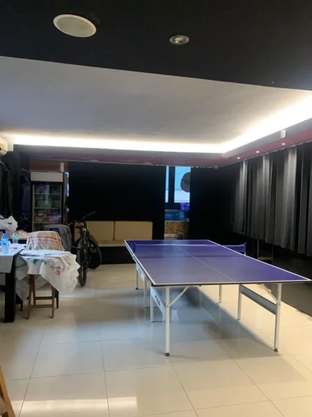 Tirane, shitet dyqan Kati 0, 110 m² 275.000 €