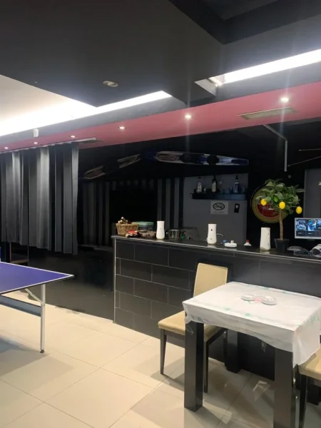 Tirane, shitet dyqan Kati 0, 110 m² 275.000 €