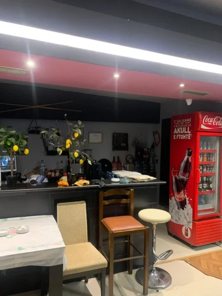 Tirane, shitet dyqan Kati 0, 110 m² 275.000 €