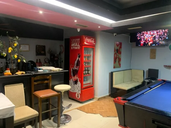 Tirane, shitet dyqan Kati 0, 110 m² 275.000 €