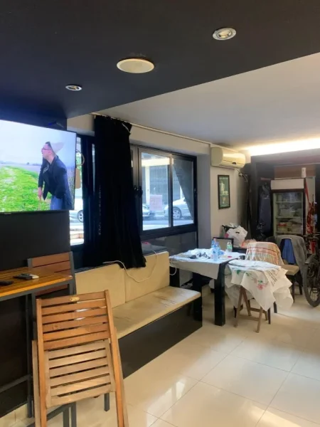 Tirane, shitet dyqan Kati 0, 110 m² 275.000 €