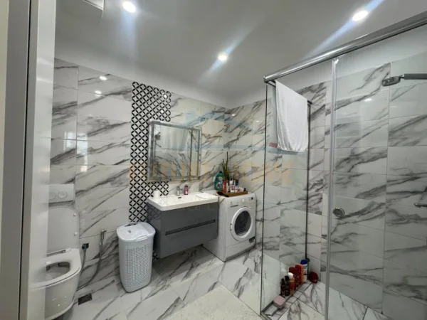 MUNDESI BLERJE ME KREDI Tirane, shitet apartament 3+1+2+2POSTE PARKIMI Kati 4, 131 m² 307.000 € (FUSHA AVIACIONIT TURDIU)