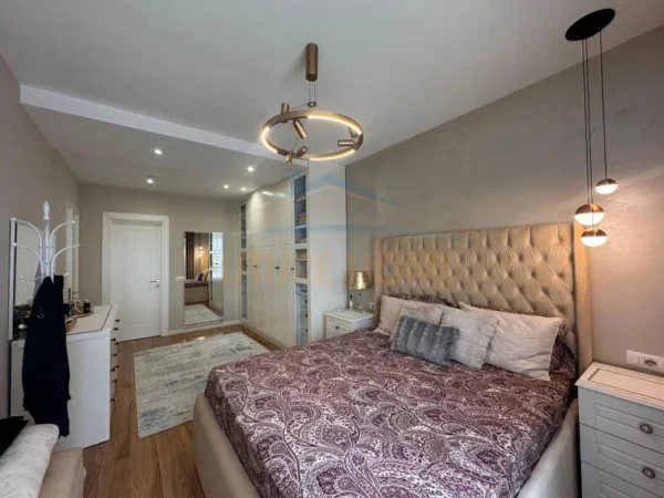MUNDESI BLERJE ME KREDI Tirane, shitet apartament 3+1+2+2POSTE PARKIMI Kati 4, 131 m² 307.000 € (FUSHA AVIACIONIT TURDIU)