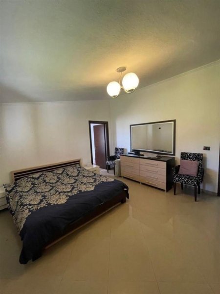 Tirane, shitet Vile 3 Katshe Kati 3, 400 m² 300.000 € (Farke)